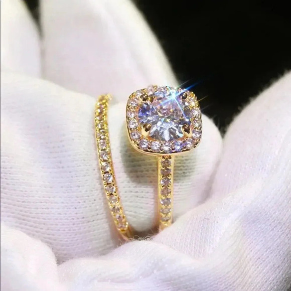 NEW! 18K Yellow Gold Plated Round Brilliant-Cut Halo Diamond Engagement Ring - Picture 1 of 10